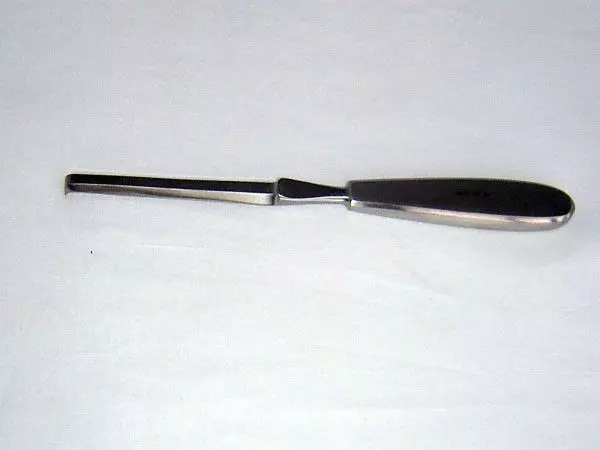 Knochenmeißel Merle Aubigné, Kurve, 23 cm x 10 mm holtex